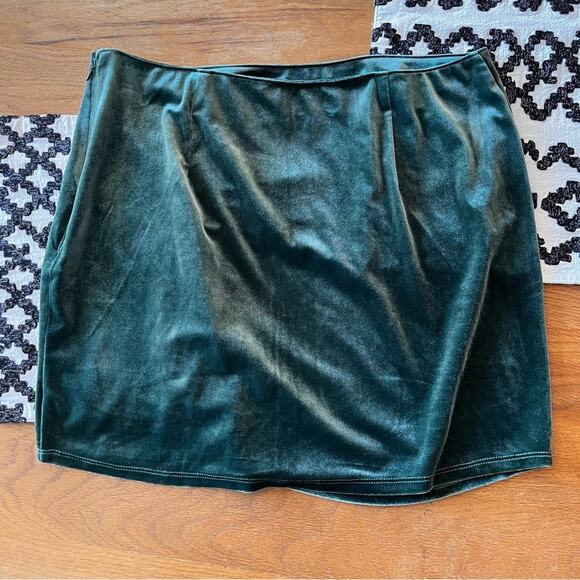 Abercrombie & Fitch Velvet Green side Ruffle Mini Skirt unlined size large L - Picture 3 of 7